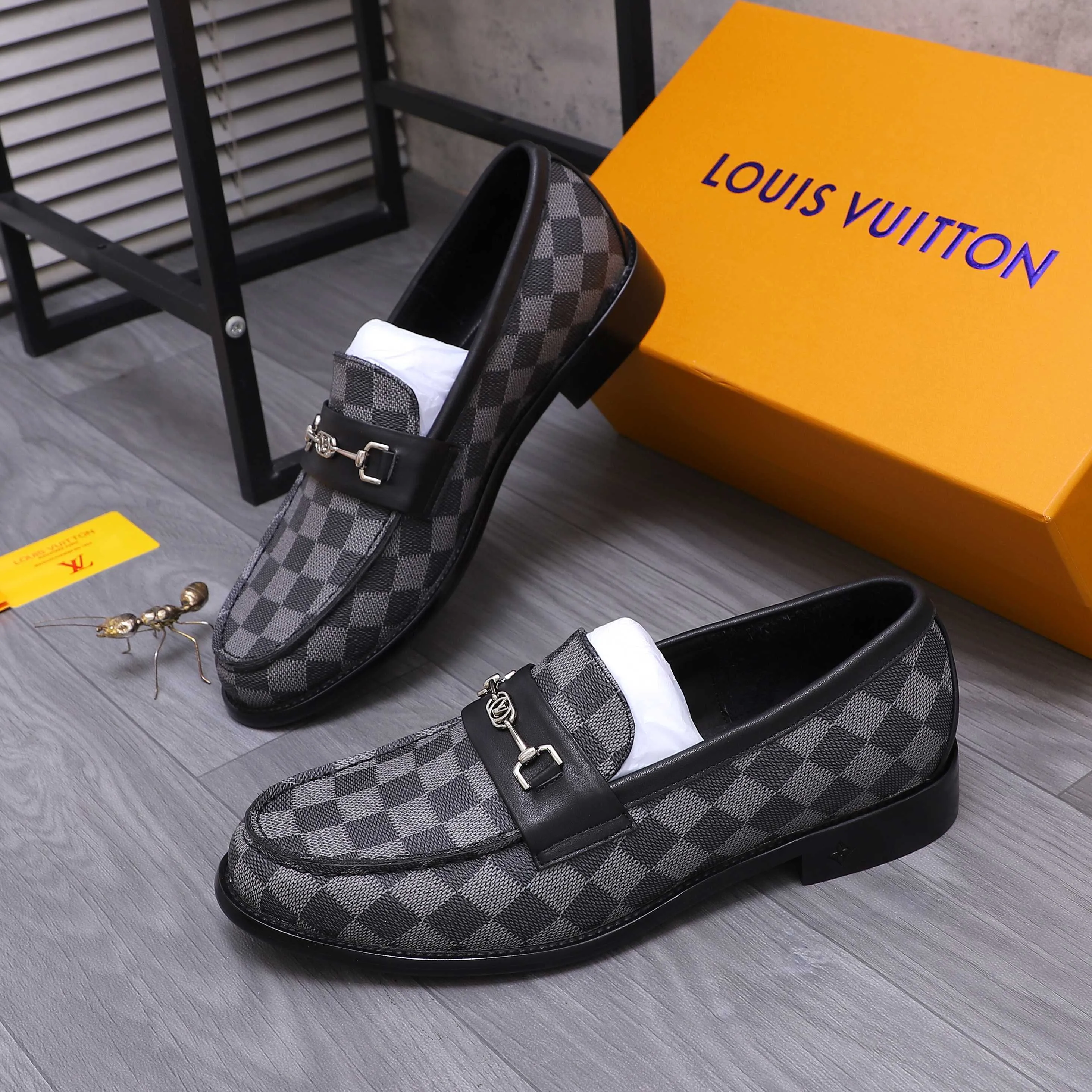 Men's shoes 💰660 Product trademark: LV [Louis Vuitton] business casual slip-on leather shoes, regular size. Size: 39-44 (38.45 custom-made, non-returnable) Product materials: Selected classic plaid upper, cowhide lining, original outsole